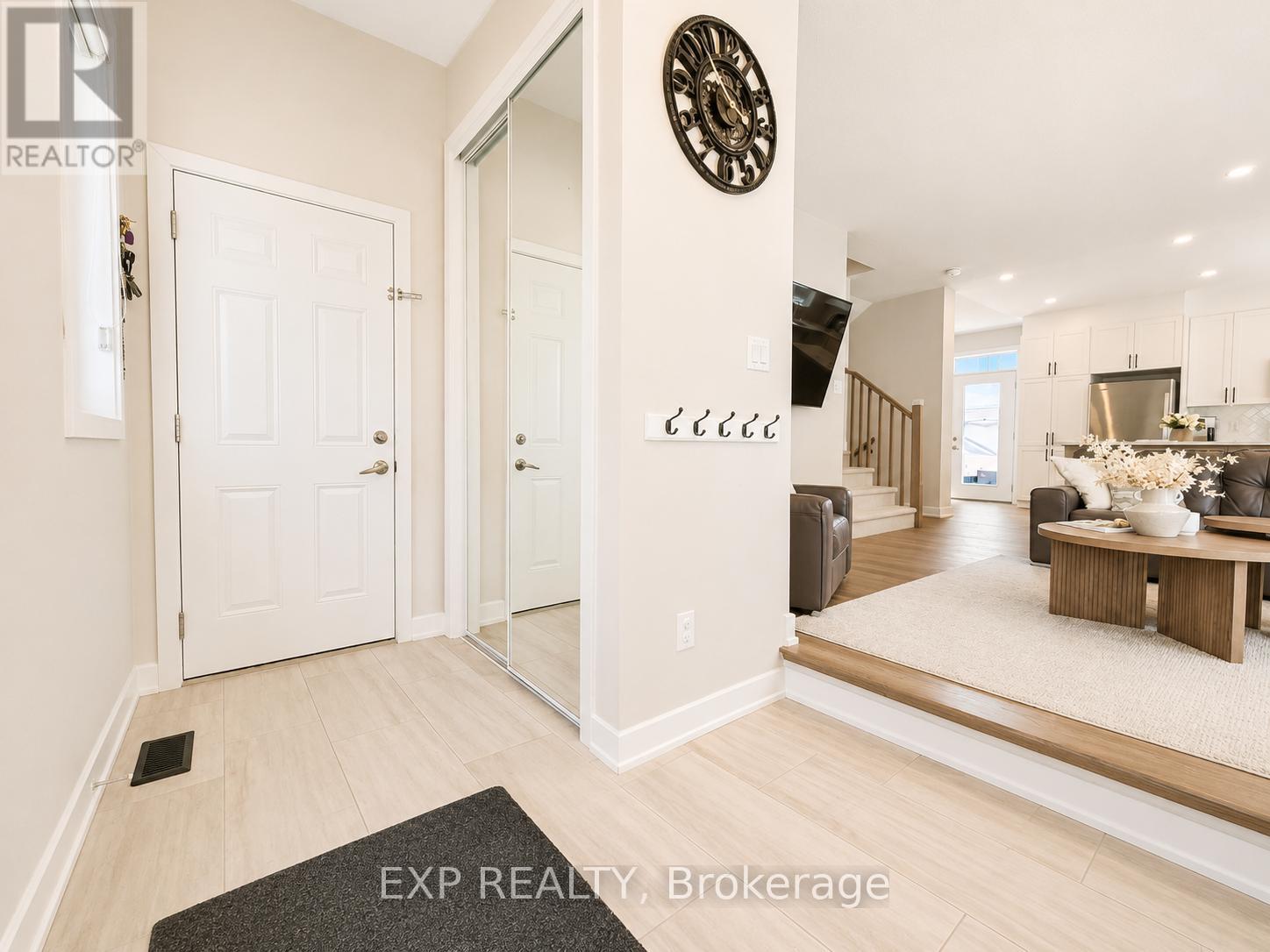 647 Crevier Walk, Ottawa, Ontario  K1W 0M7 - Photo 6 - X13466300