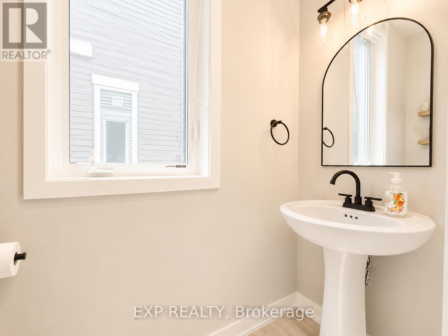 647 Crevier Walk, Ottawa, Ontario  K1W 0M7 - Photo 7 - X13466300