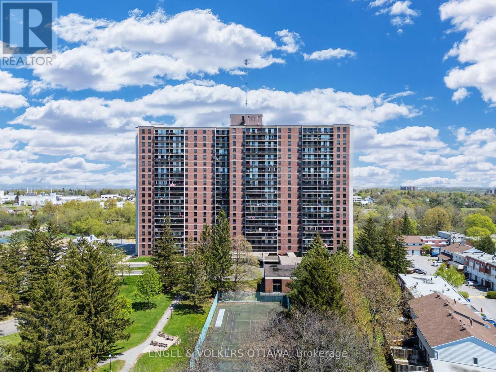 301 - 665 Bathgate Drive, Ottawa, Ontario  K1K 3Y4 - Photo 2 - X13466512