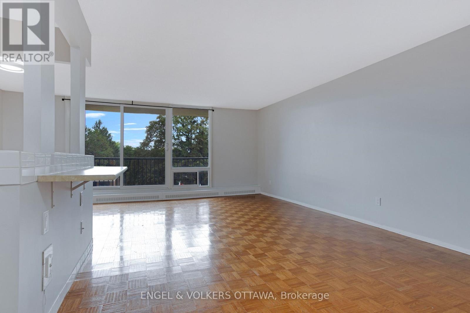 301 - 665 Bathgate Drive, Ottawa, Ontario  K1K 3Y4 - Photo 4 - X13466512
