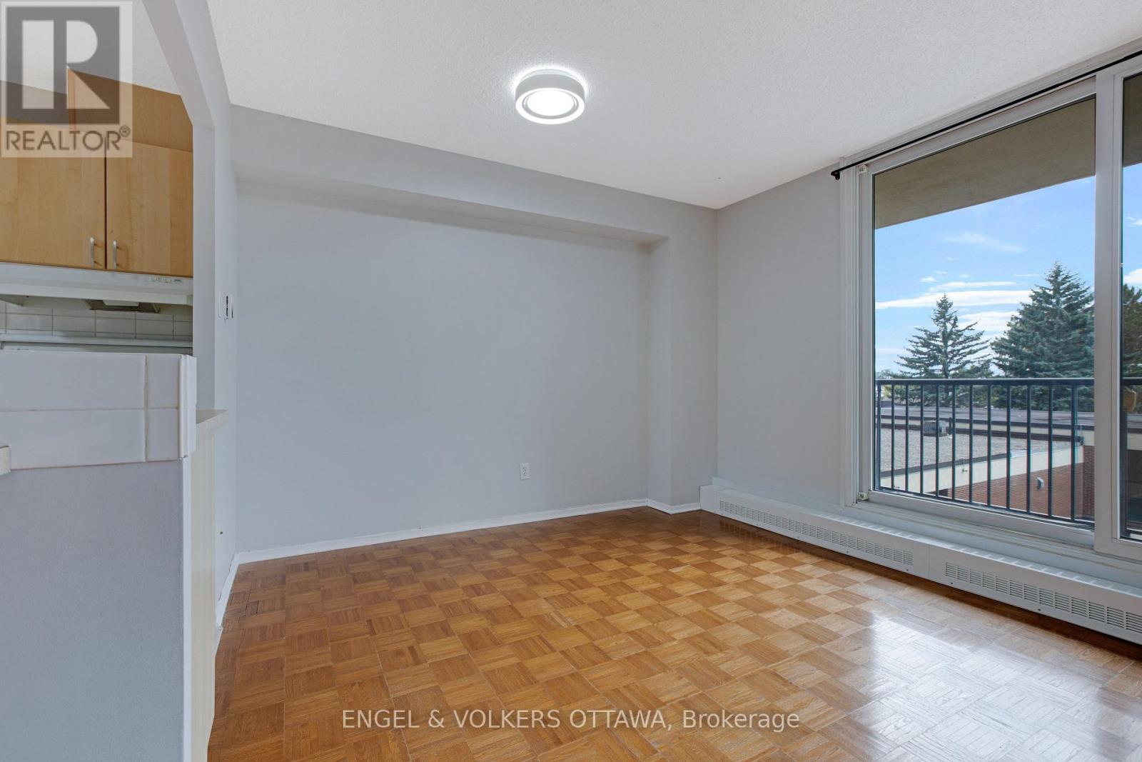 301 - 665 Bathgate Drive, Ottawa, Ontario  K1K 3Y4 - Photo 6 - X13466512