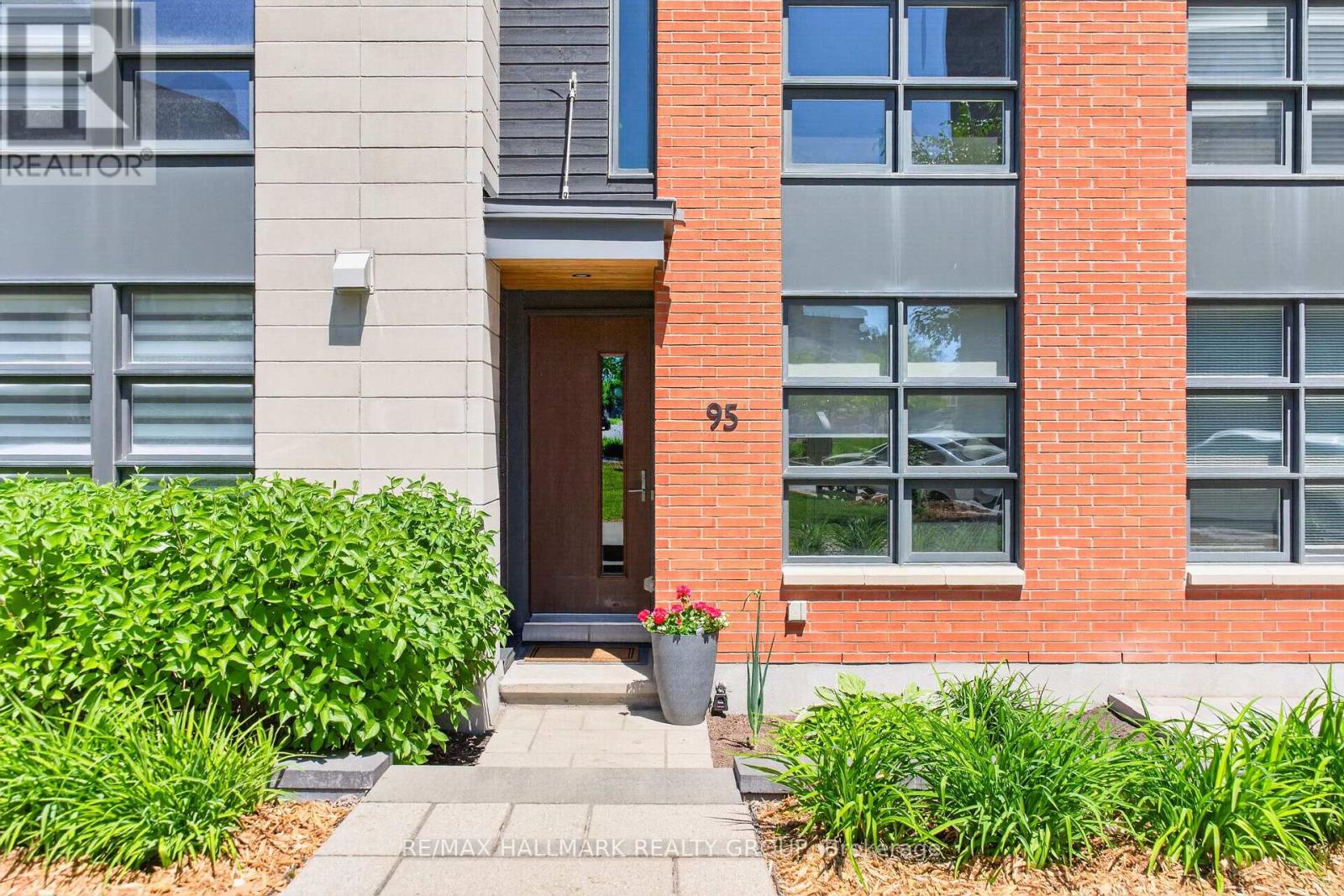 95 Oblats Avenue, Ottawa, Ontario  K1S 5W1 - Photo 3 - X13466518