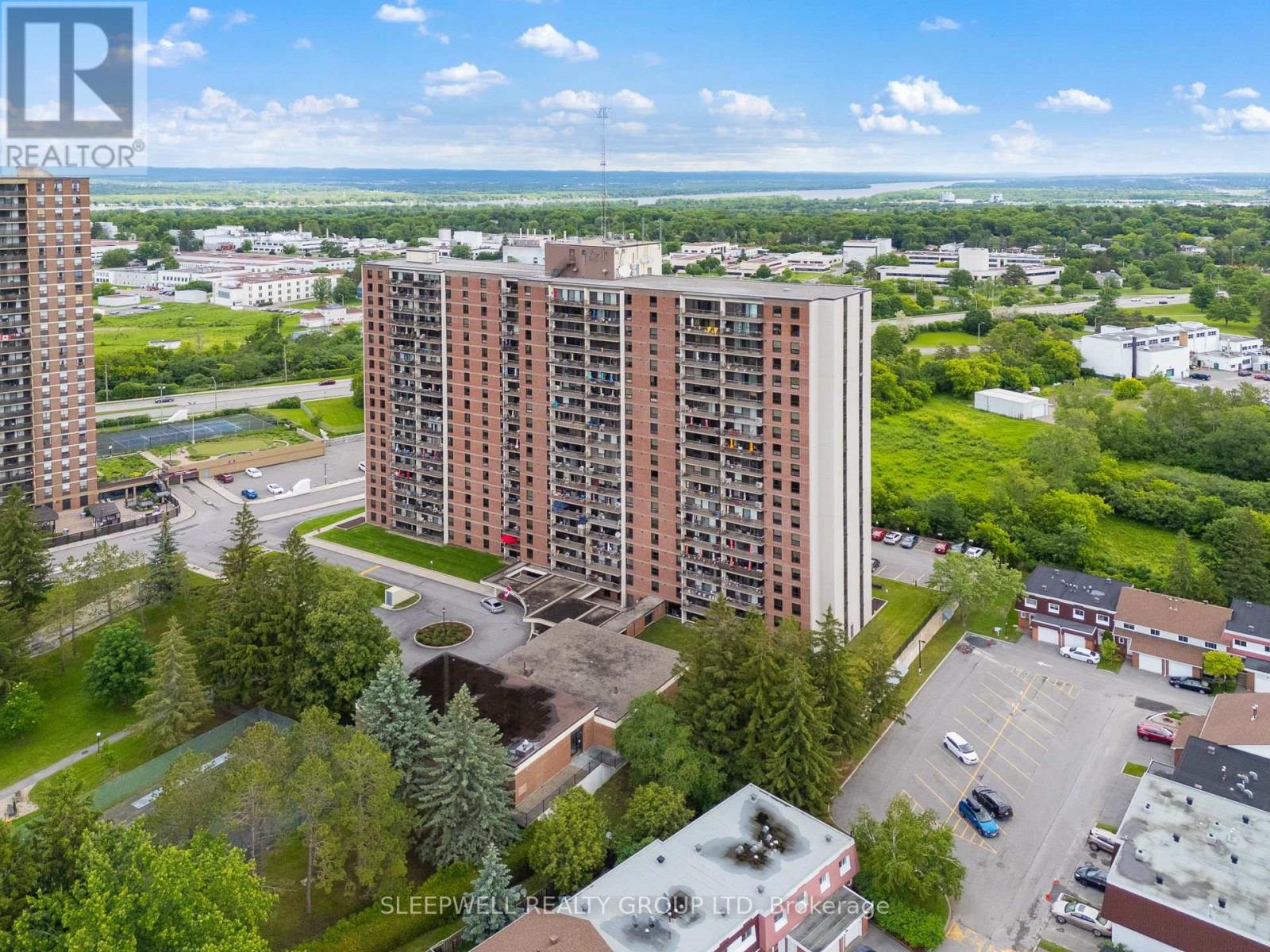 712 - 665 Bathgate Drive, Ottawa, Ontario  K1K 3Y4 - Photo 1 - X13467654