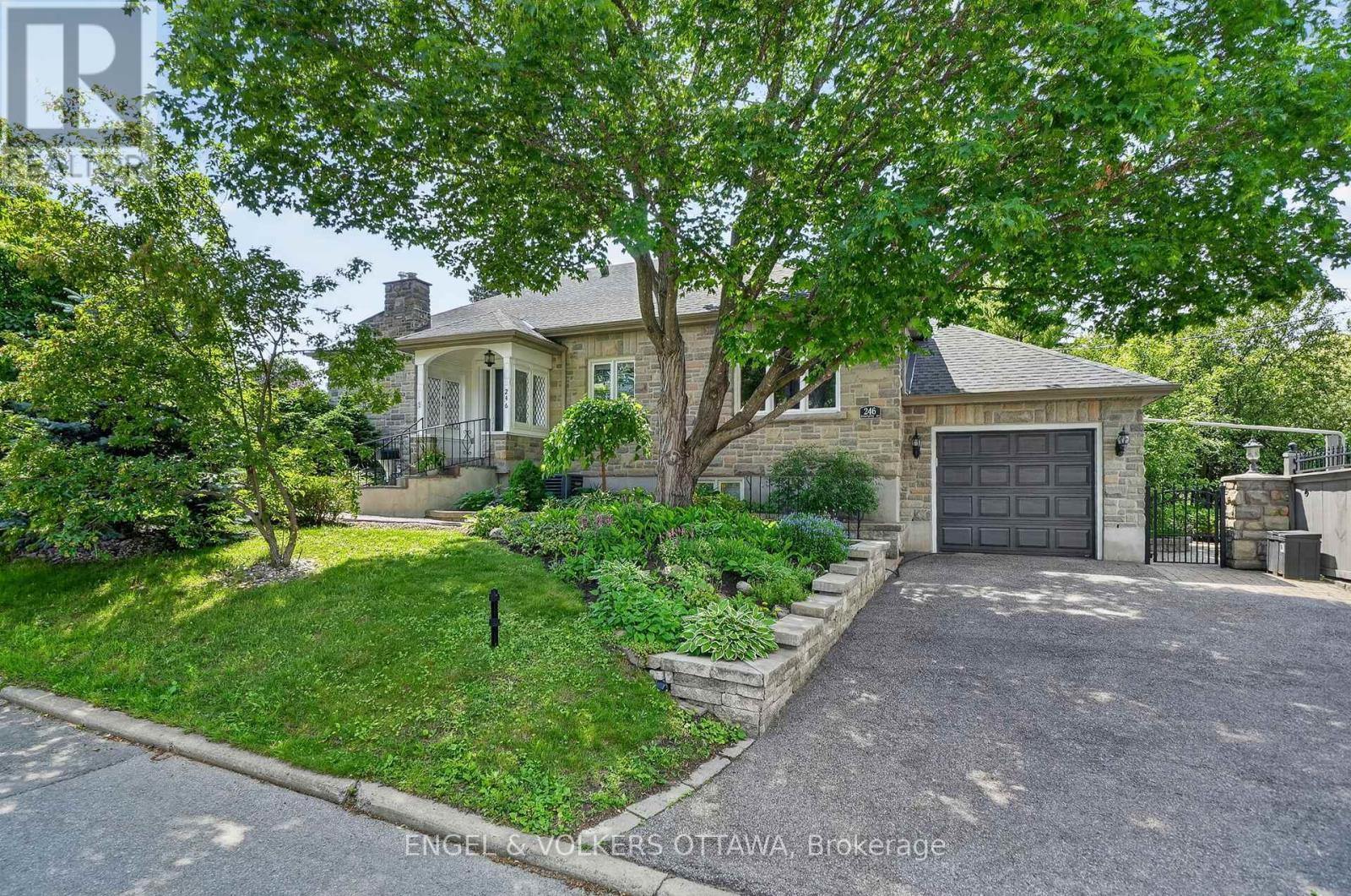 246 MOUNTBATTEN AVENUE, Ottawa, Ontario