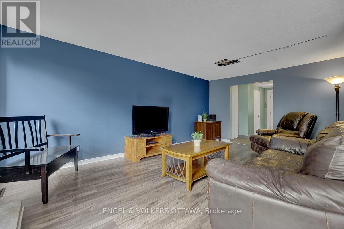 1844 Prestwick Drive, Ottawa, Ontario  K1E 2T3 - Photo 10 - X13467838