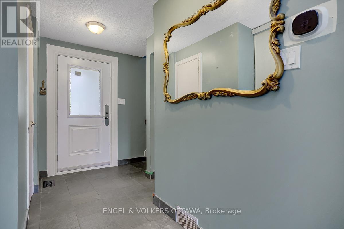 1844 Prestwick Drive, Ottawa, Ontario  K1E 2T3 - Photo 4 - X13467838