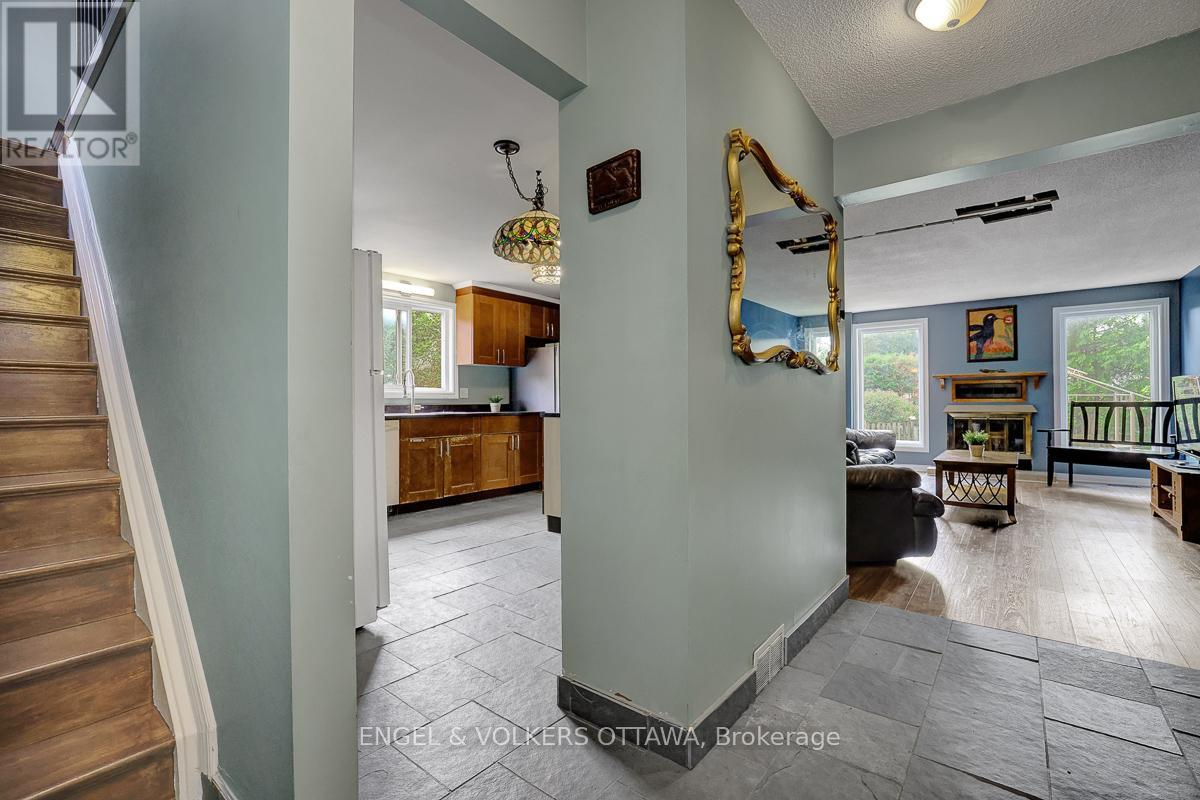 1844 Prestwick Drive, Ottawa, Ontario  K1E 2T3 - Photo 6 - X13467838