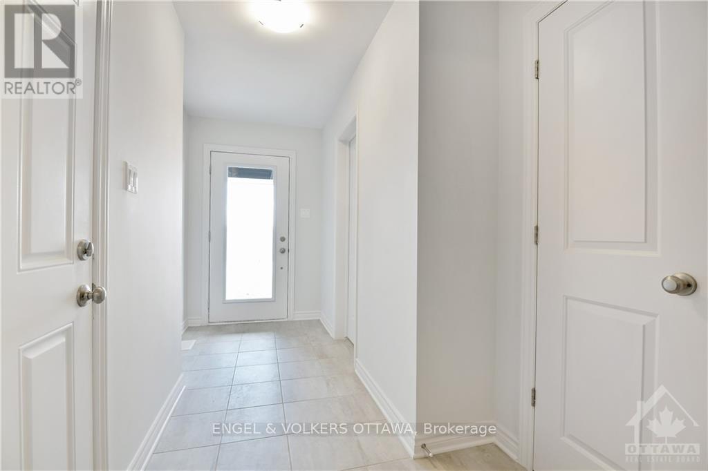 18 Verglas Lane, Ottawa, Ontario  K1W 0P5 - Photo 2 - X13467882