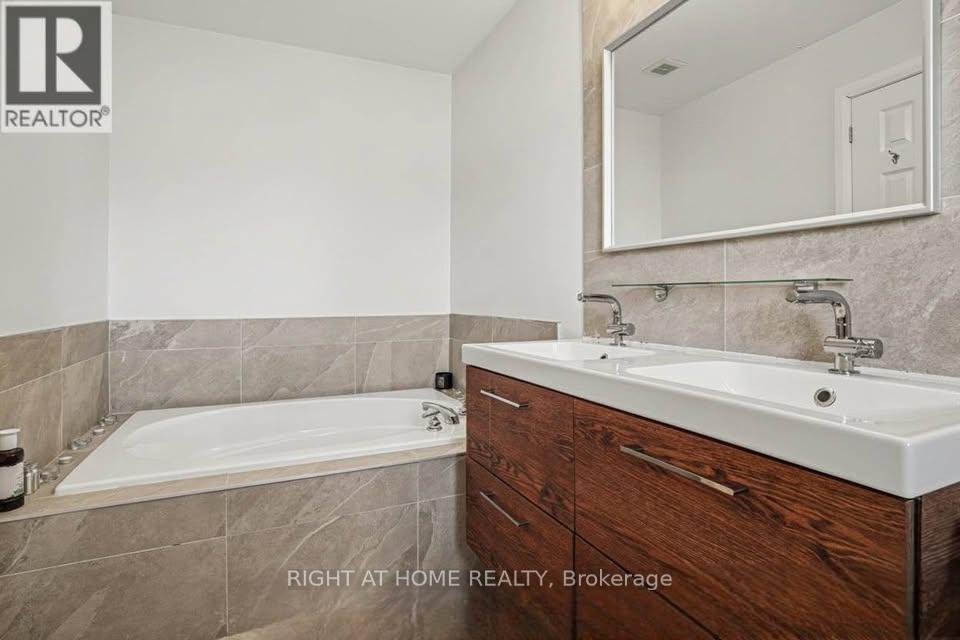 2064 Dunollie Crescent, Ottawa, Ontario  K2W 1H6 - Photo 10 - X13468012