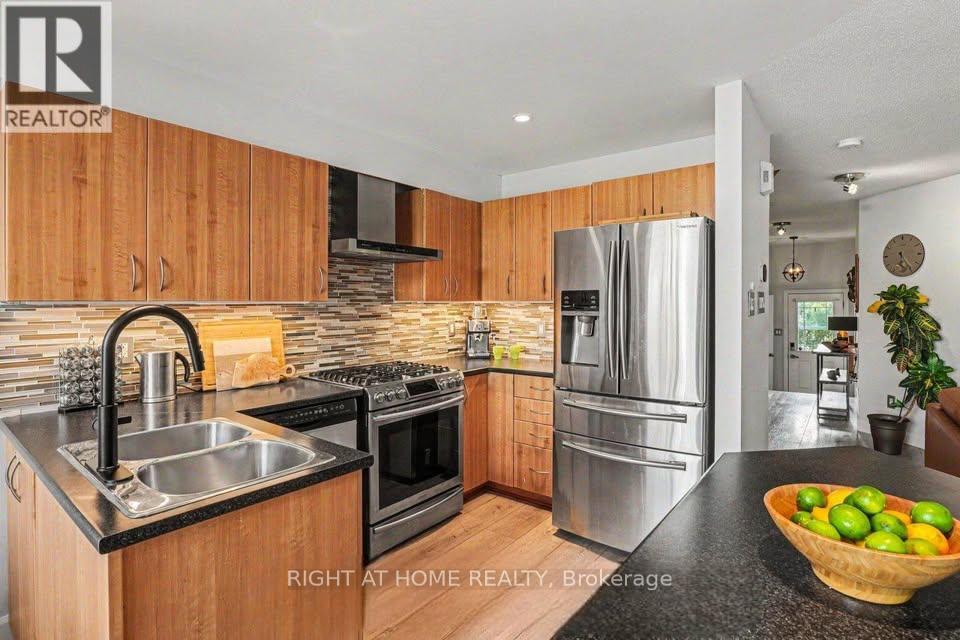 2064 Dunollie Crescent, Ottawa, Ontario  K2W 1H6 - Photo 3 - X13468012