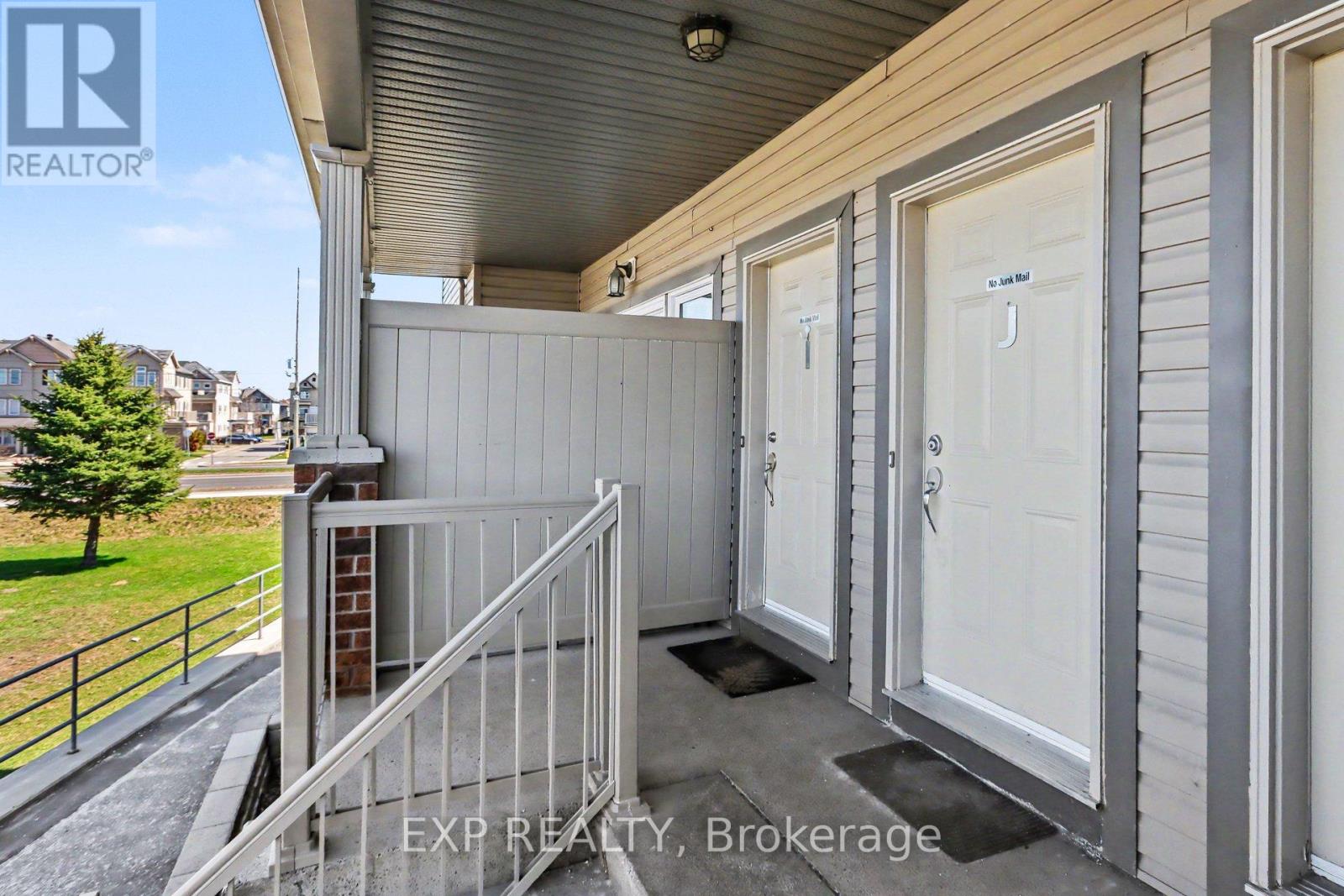 J - 135 Harthill Way, Ottawa, Ontario  K2J 5V1 - Photo 3 - X13461534