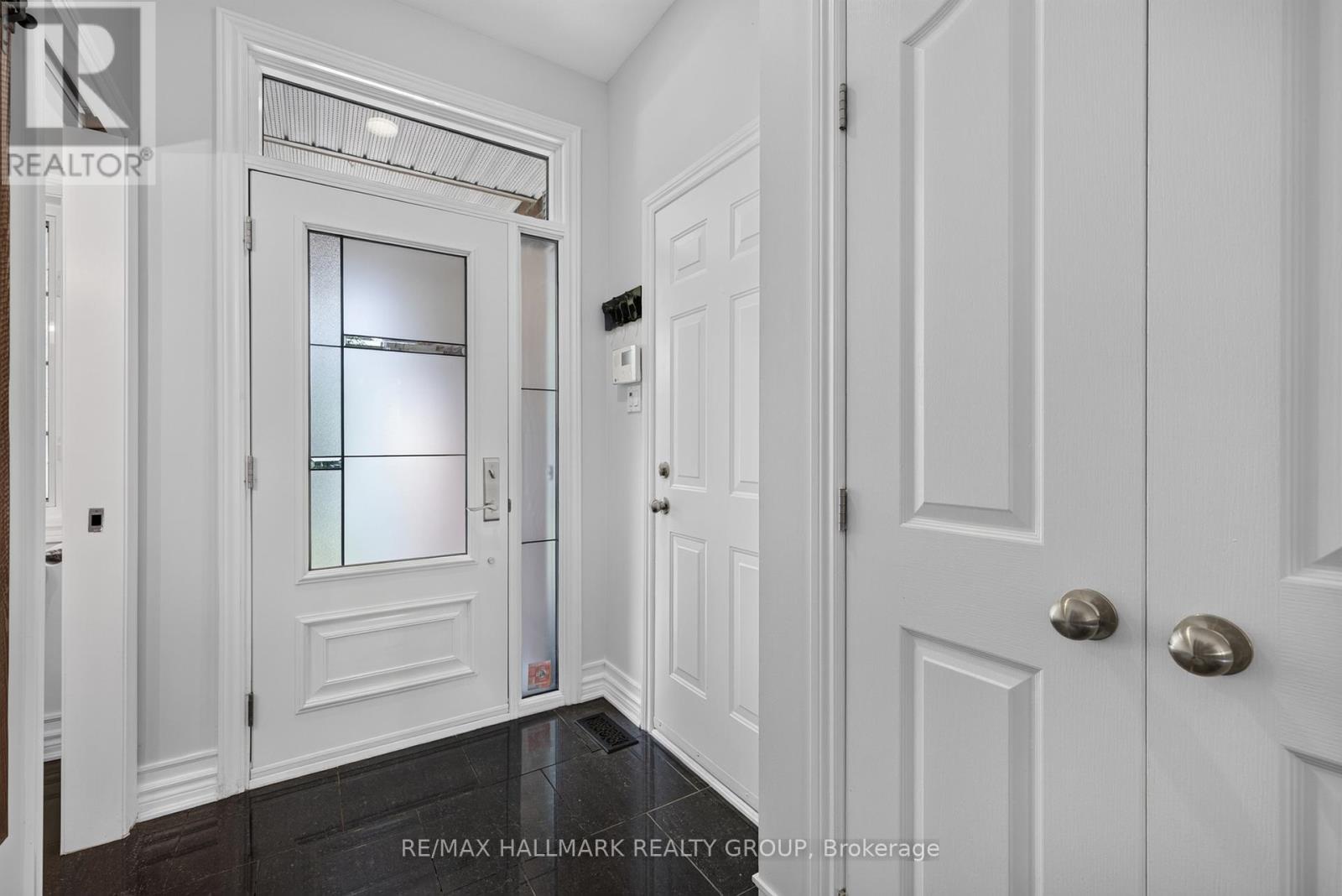 460 Grey Seal Circle, Ottawa, Ontario  K1V 2H7 - Photo 2 - X13468568