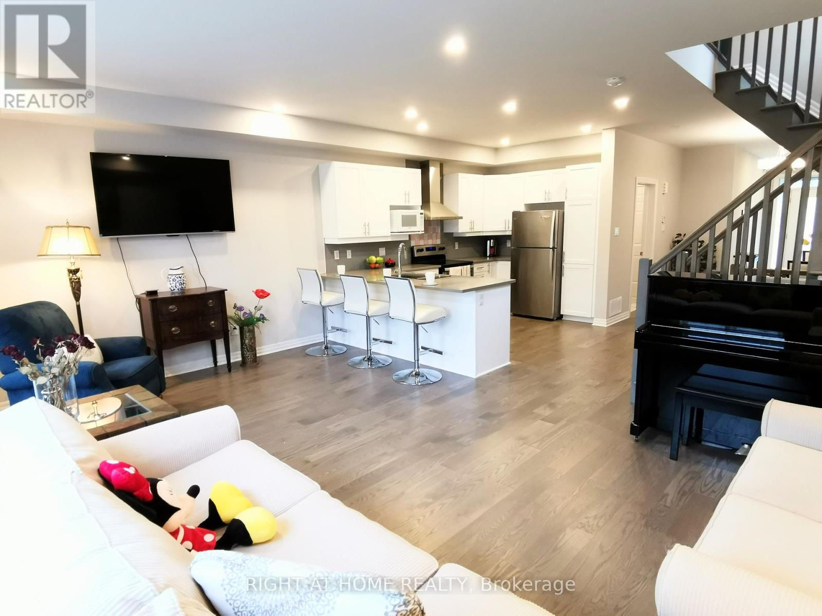 321 Lysander Place, Ottawa, Ontario  K1K 3X8 - Photo 10 - X13468614