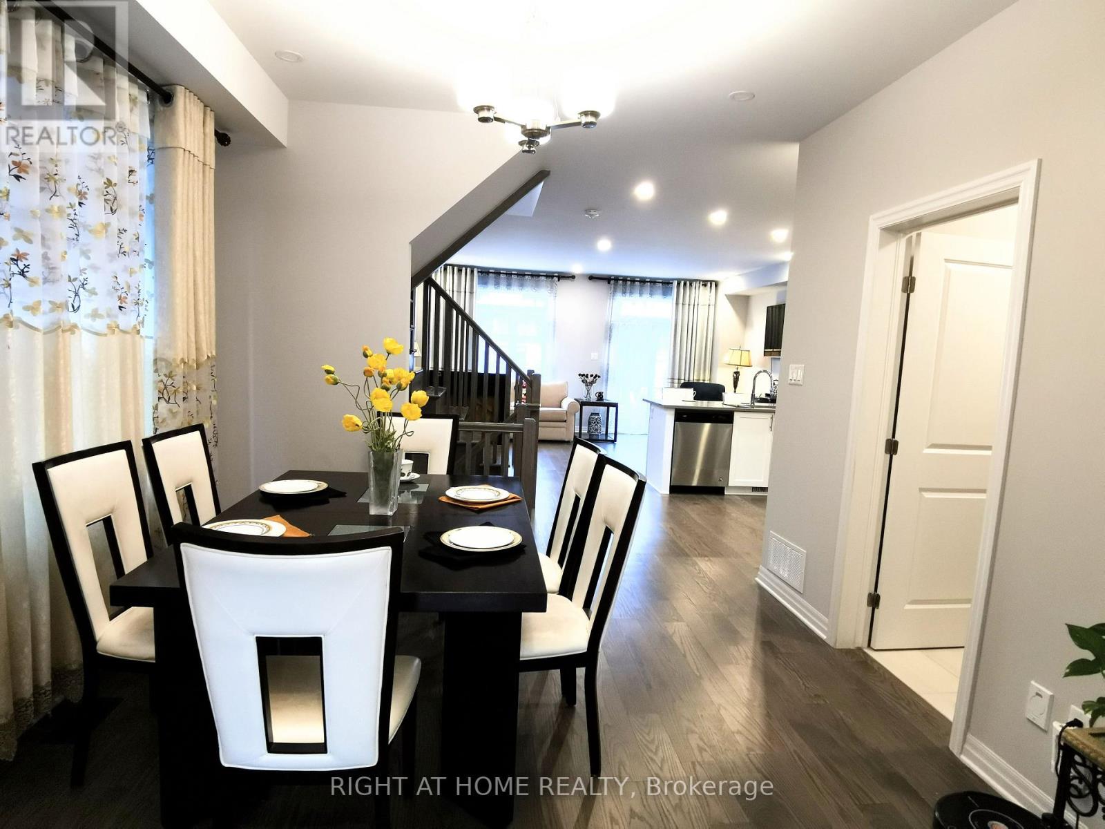 321 Lysander Place, Ottawa, Ontario  K1K 3X8 - Photo 3 - X13468614
