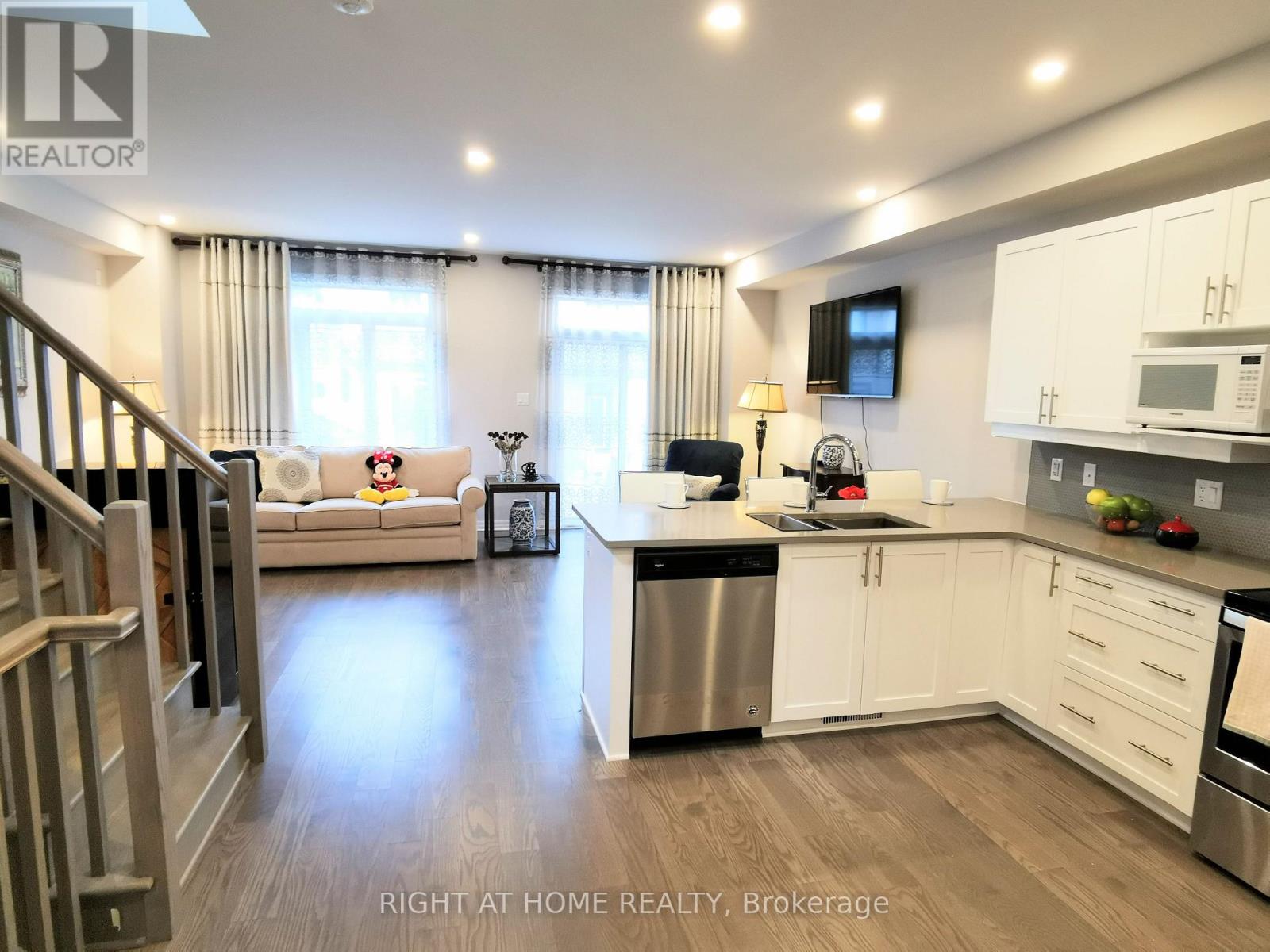 321 Lysander Place, Ottawa, Ontario  K1K 3X8 - Photo 6 - X13468614