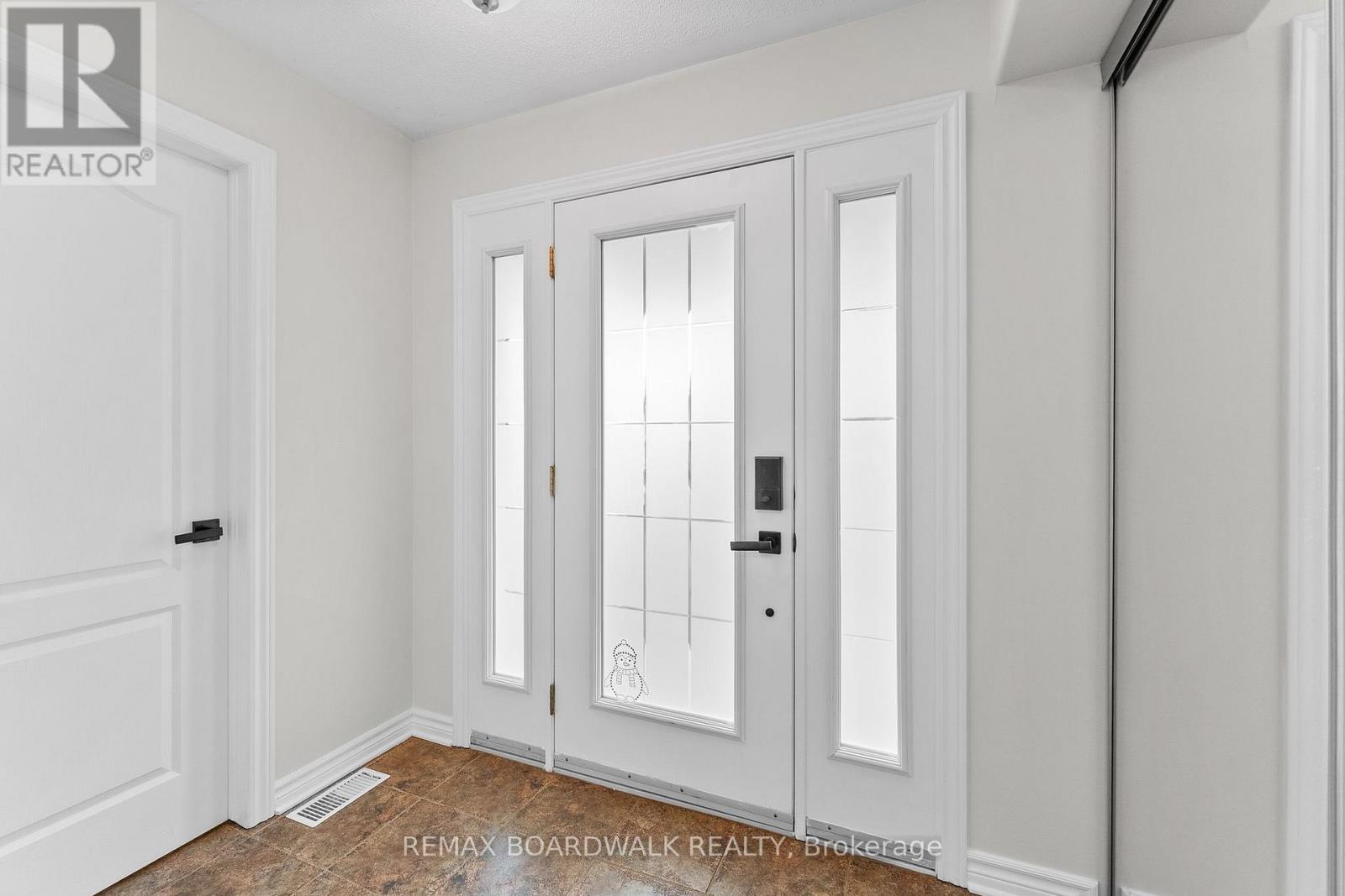 66 Short Road, Arnprior, Ontario  K7S 3X9 - Photo 4 - X13468962