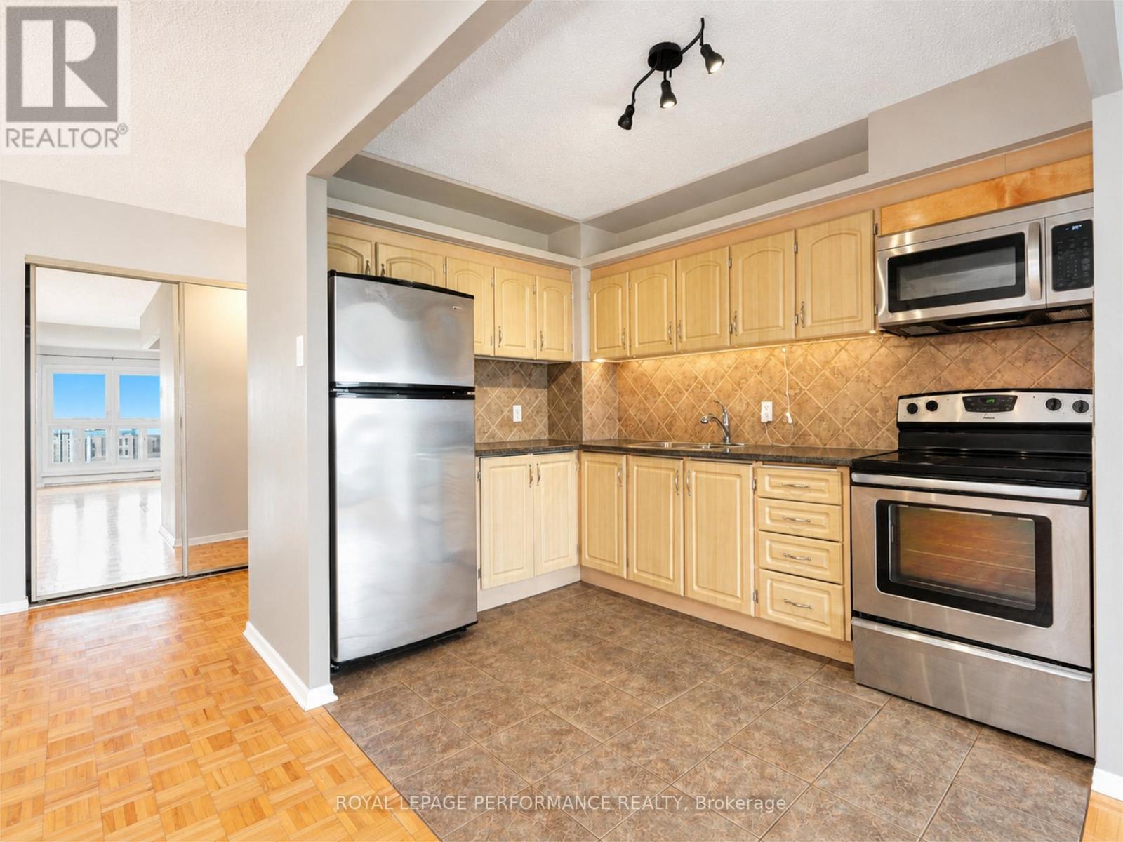 708 - 158c Mcarthur Avenue, Ottawa, Ontario  K1L 8E7 - Photo 4 - X13468966