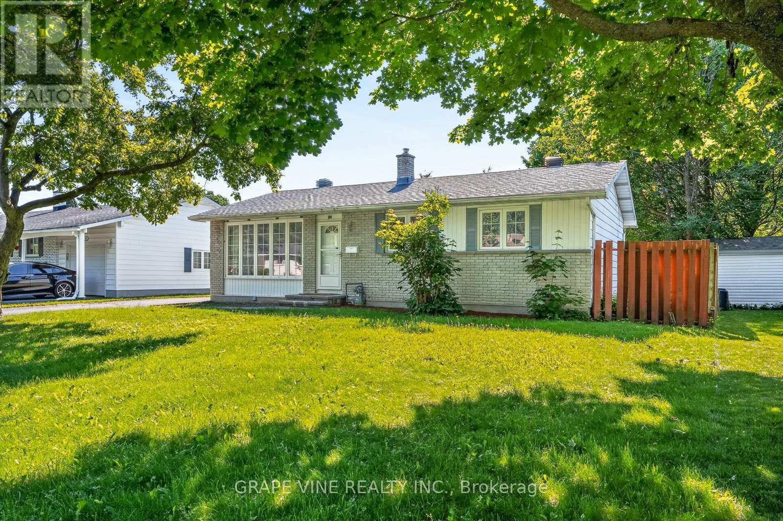 104 Oriole Avenue, Ottawa, Ontario  K2L 1E7 - Photo 2 - X13469104