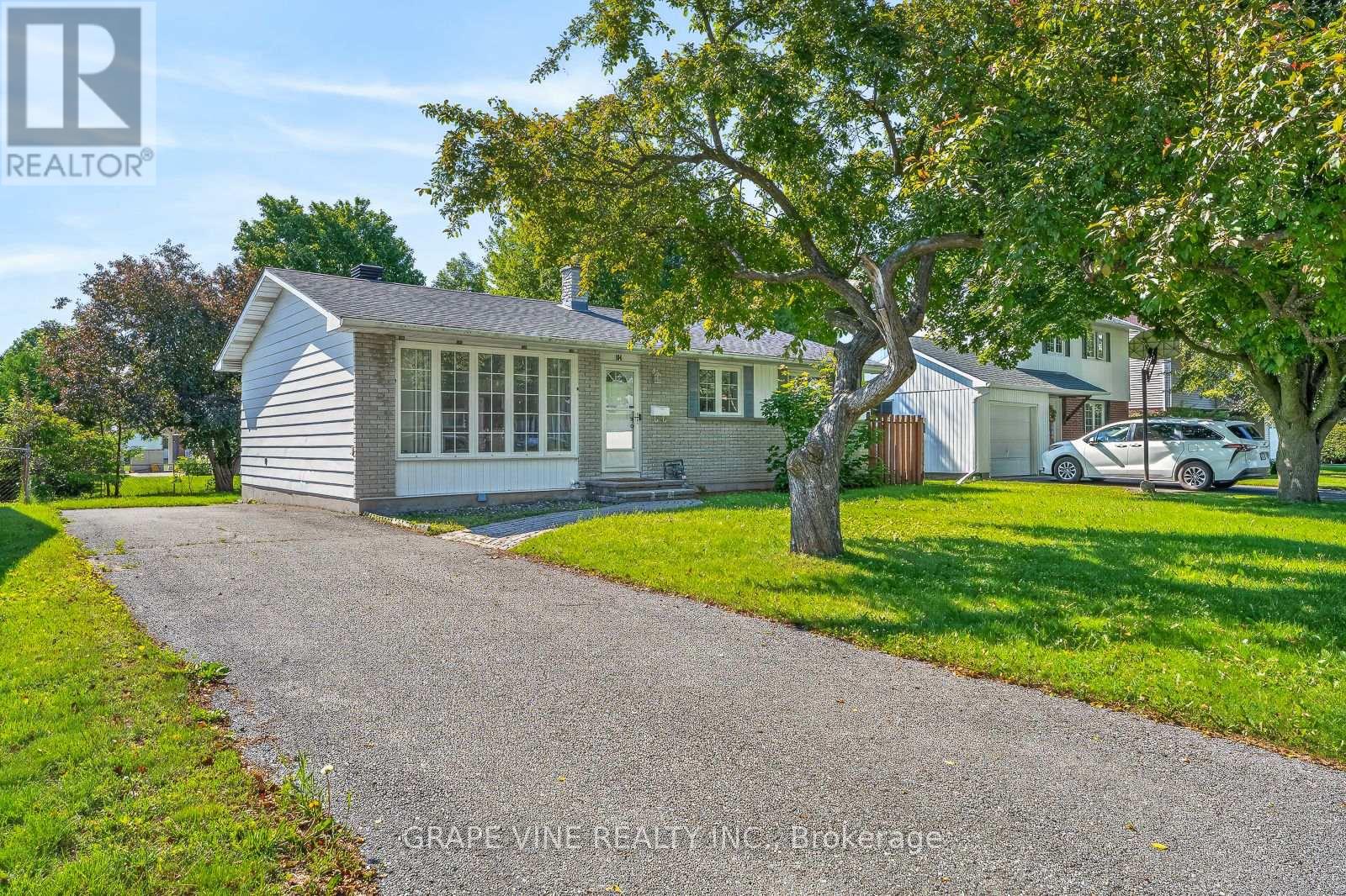104 Oriole Avenue, Ottawa, Ontario  K2L 1E7 - Photo 3 - X13469104