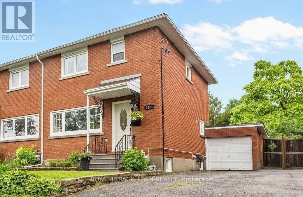 1215 EMPEROR AVENUE, Ottawa, Ontario