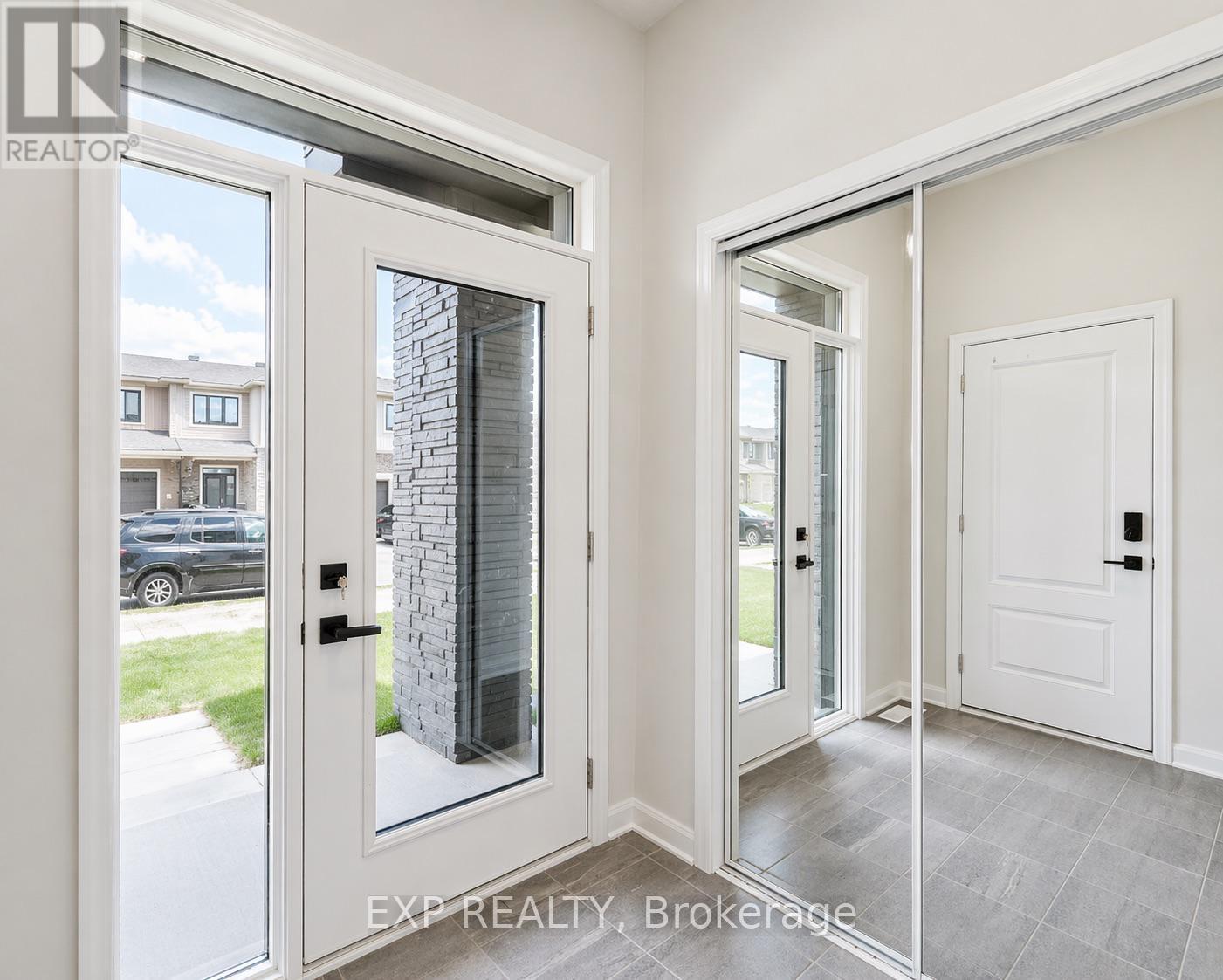 207 Invention Boulevard, Ottawa, Ontario  K2W 0K8 - Photo 3 - X13469918