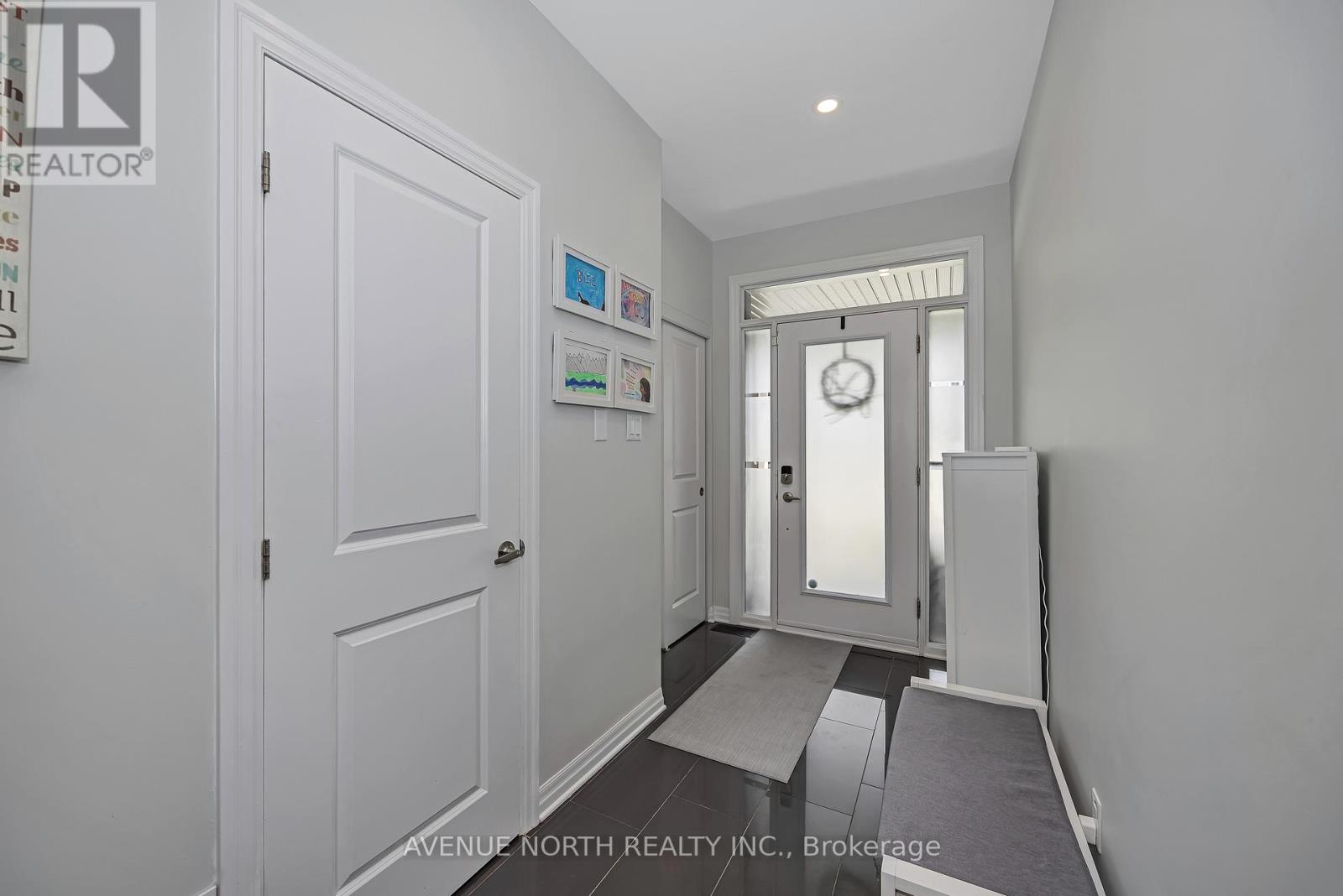 323 Lysander Place, Ottawa, Ontario  K1K 3X8 - Photo 4 - X13469938
