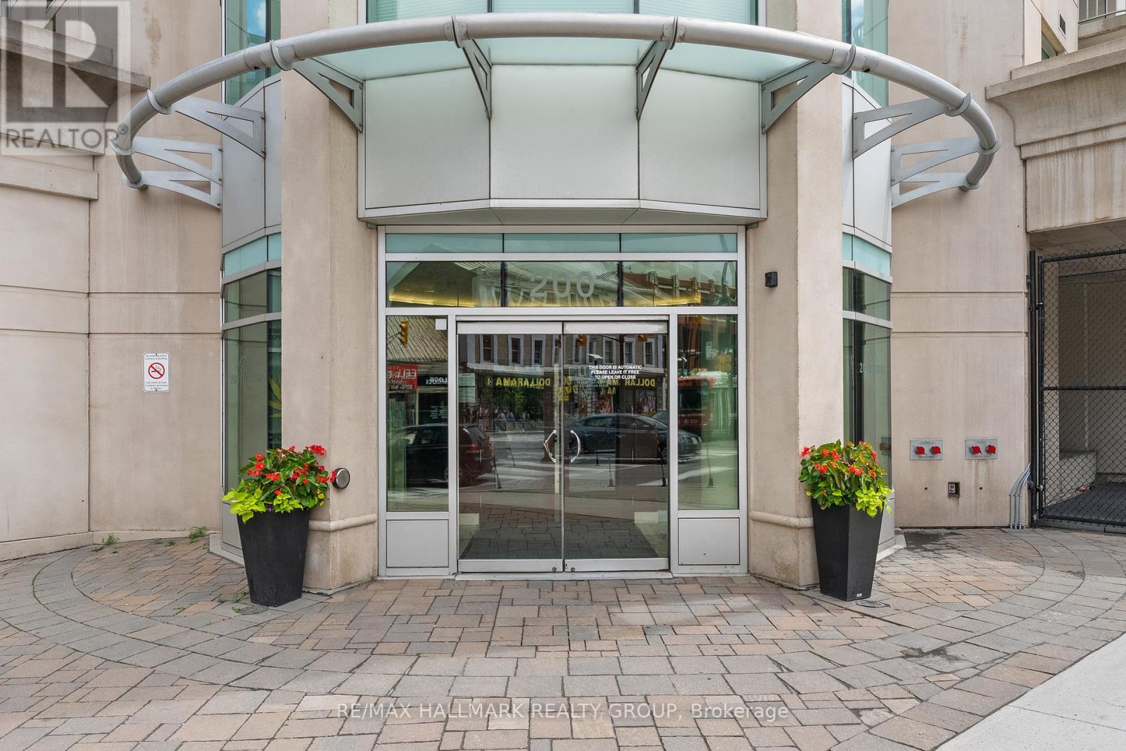 1702 - 200 Rideau Street, Ottawa, Ontario  K1N 5Y1 - Photo 2 - X13470002