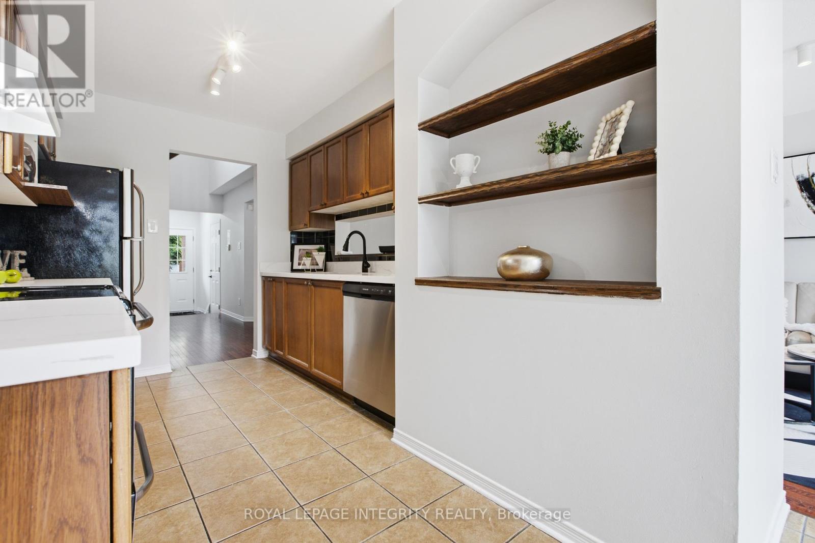 92 Inverkip Avenue, Ottawa, Ontario  K1T 4C3 - Photo 12 - X13470414
