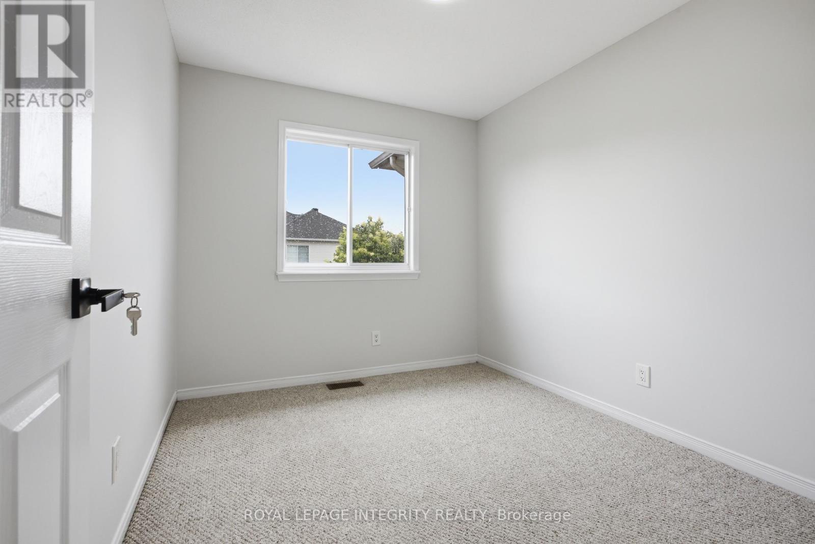 92 Inverkip Avenue, Ottawa, Ontario  K1T 4C3 - Photo 19 - X13470414