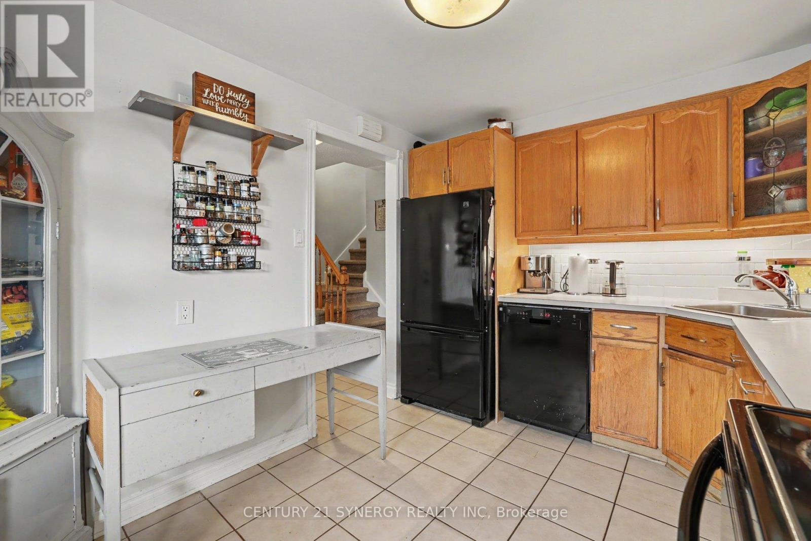 909d Elmsmere Road, Ottawa, Ontario  K1J 8G4 - Photo 8 - X13470734