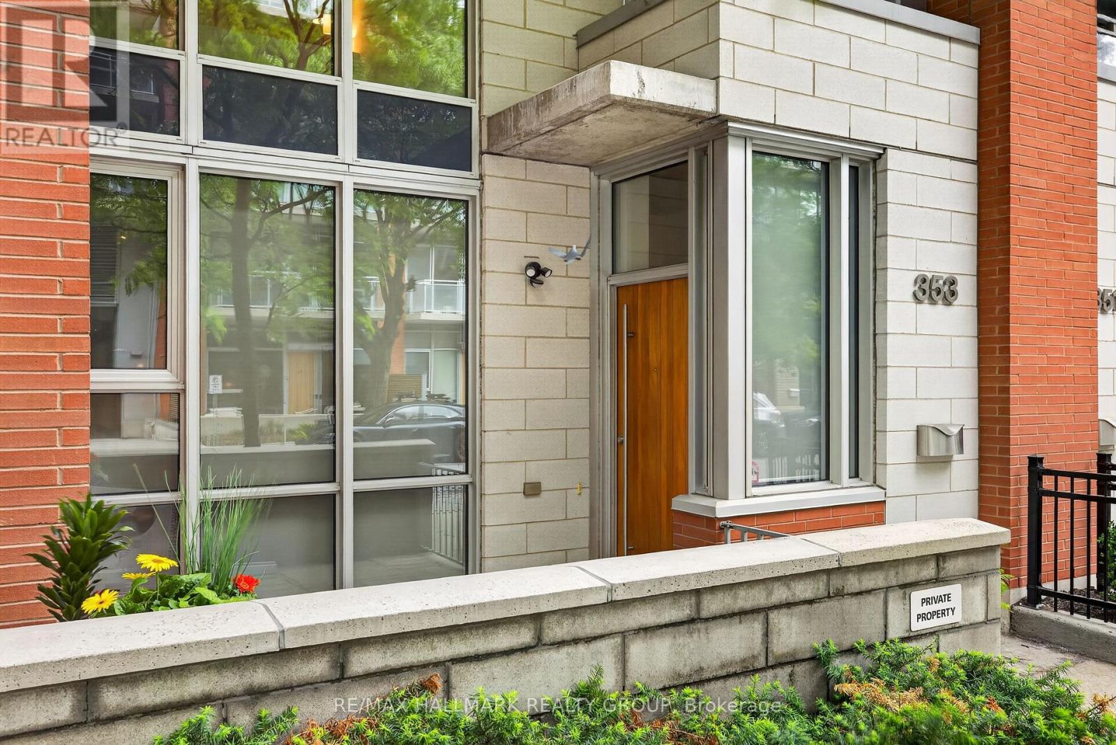 353 Mcleod Street, Ottawa, Ontario  K2P 1A2 - Photo 3 - X13471030