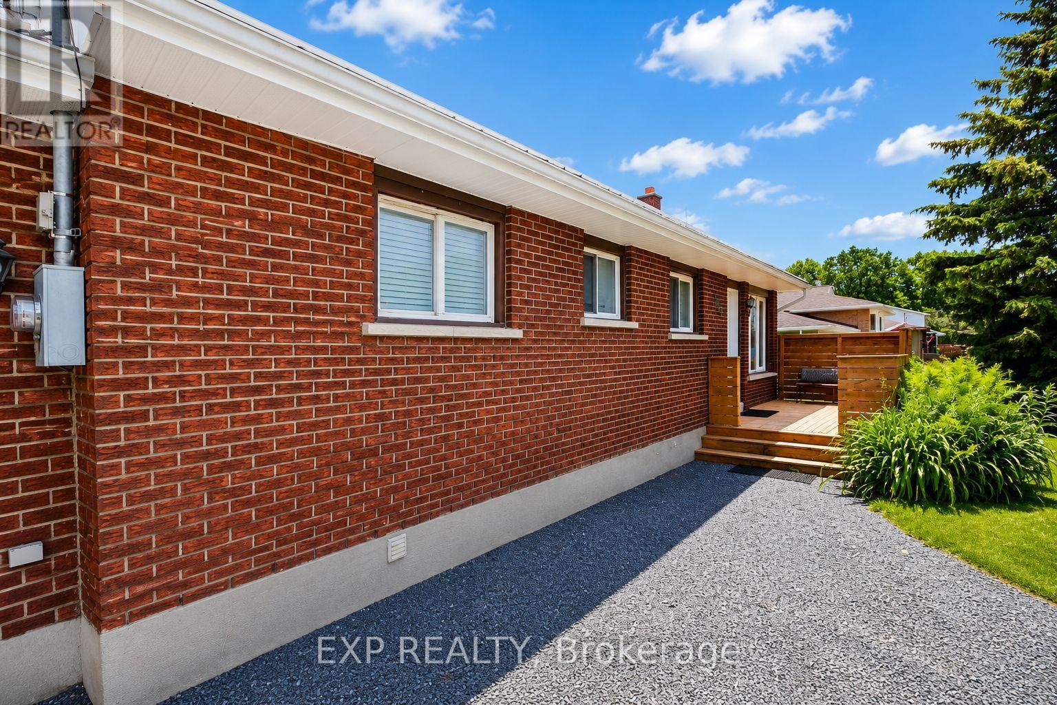 832 Tollgate Road W, Cornwall, Ontario  K6H 5R6 - Photo 2 - X13471124