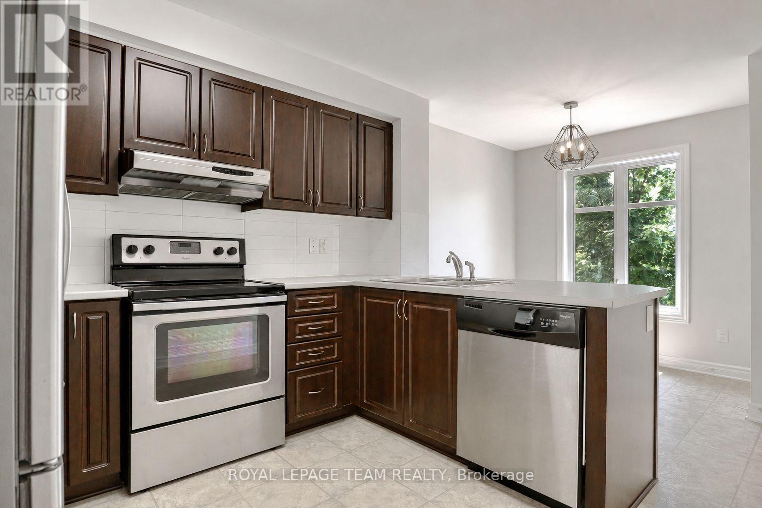 31 Pritchard Drive, Ottawa, Ontario  K2G 1B2 - Photo 3 - X13471472