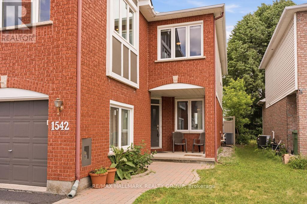 1542 Tonilee Drive, Ottawa, Ontario  K1J 1C1 - Photo 2 - X13471760