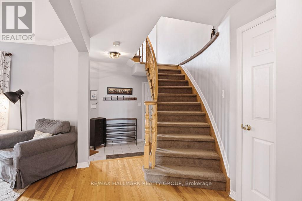 1542 Tonilee Drive, Ottawa, Ontario  K1J 1C1 - Photo 4 - X13471760