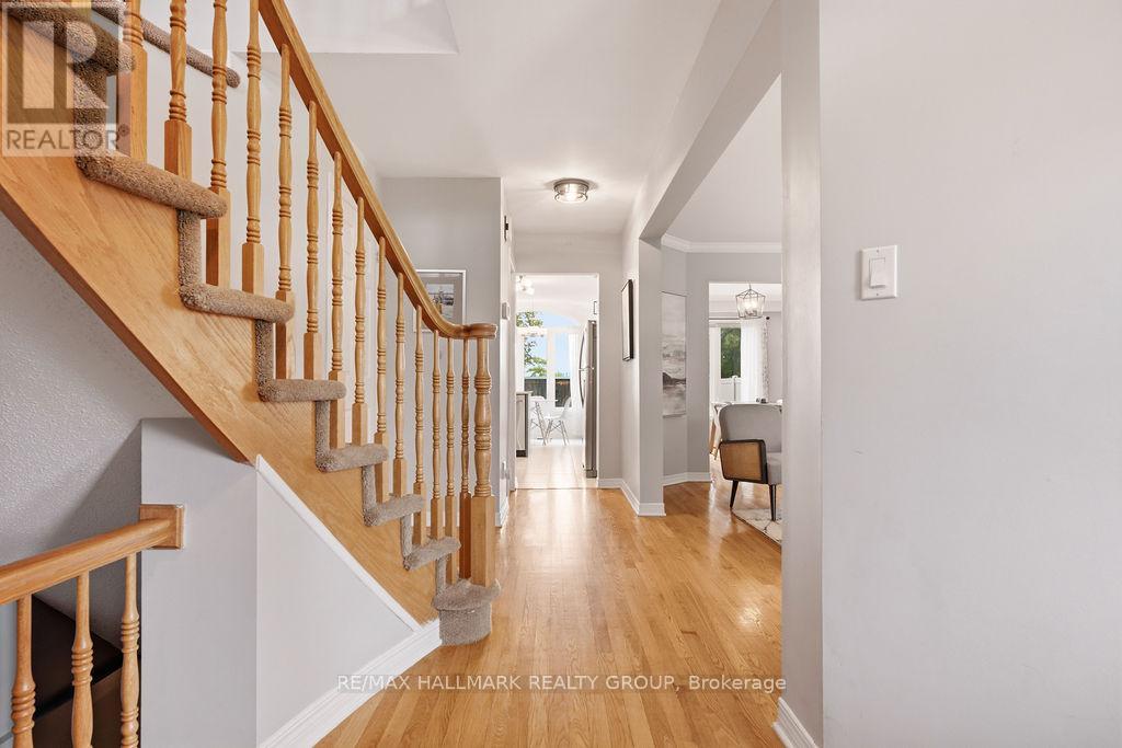 1542 Tonilee Drive, Ottawa, Ontario  K1J 1C1 - Photo 5 - X13471760