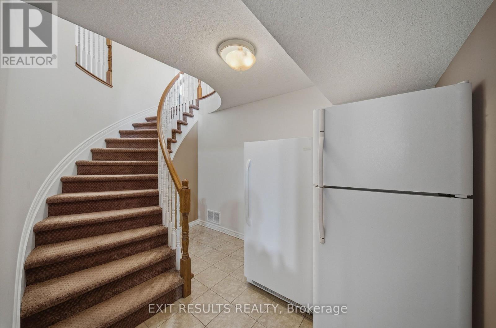 5b Kemp Drive, Ottawa, Ontario  K1T 3W9 - Photo 36 - X13472400