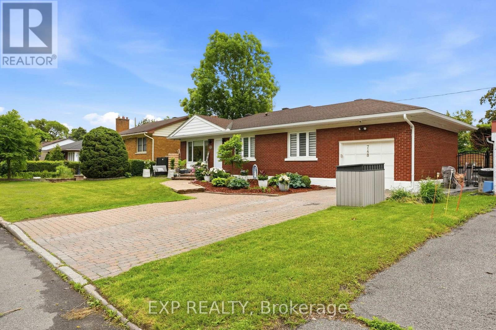 748 Weston Drive, Ottawa, Ontario  K1G 1W2 - Photo 2 - X13473330