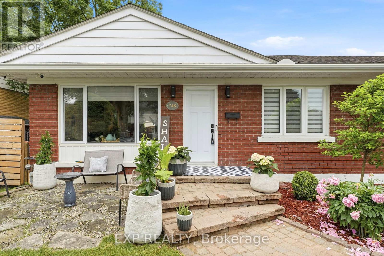748 Weston Drive, Ottawa, Ontario  K1G 1W2 - Photo 5 - X13473330