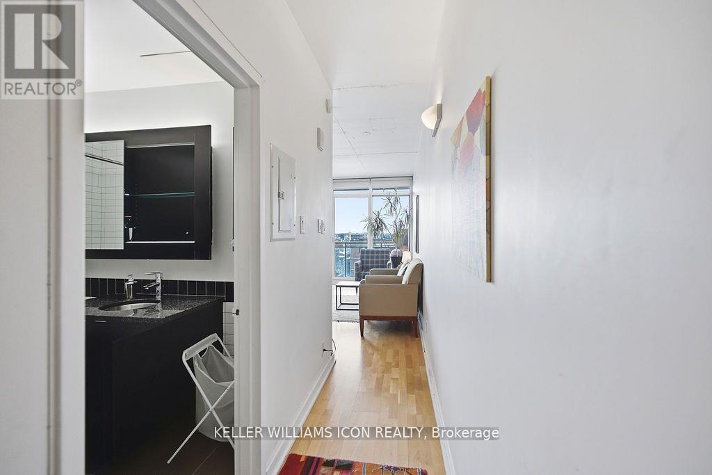 1301 - 324 Laurier Avenue W, Ottawa, Ontario  K1P 0A4 - Photo 8 - X13473706