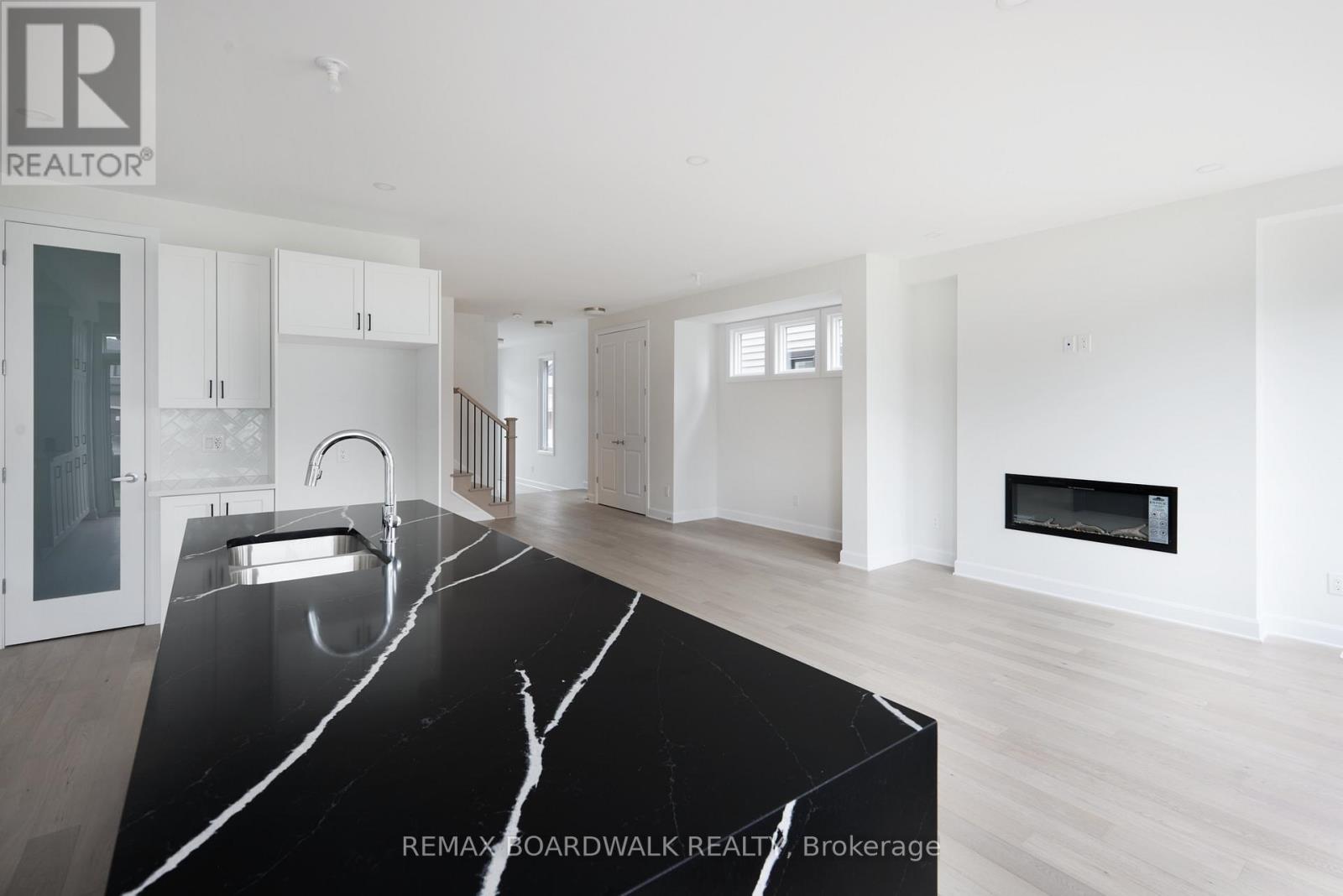 592 Roundhouse Crescent, Ottawa, Ontario  K2S 1K4 - Photo 12 - X13474228