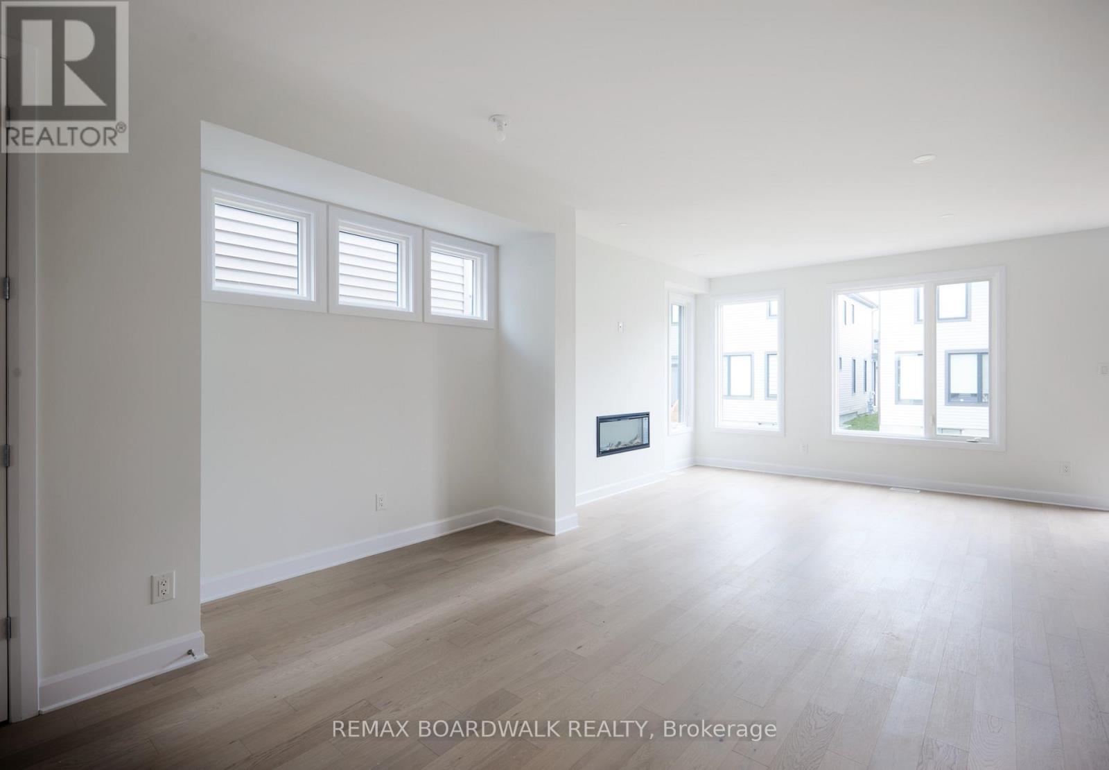 592 Roundhouse Crescent, Ottawa, Ontario  K2S 1K4 - Photo 4 - X13474228