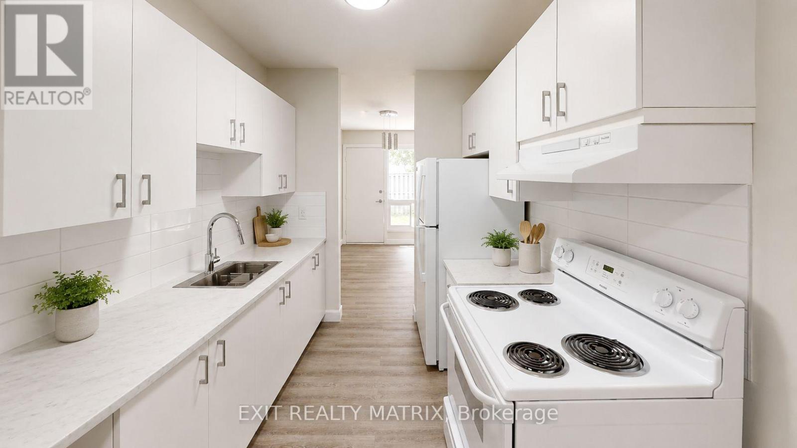 408 Miranda Private, Ottawa, Ontario  K1K 3Y2 - Photo 2 - X13475356