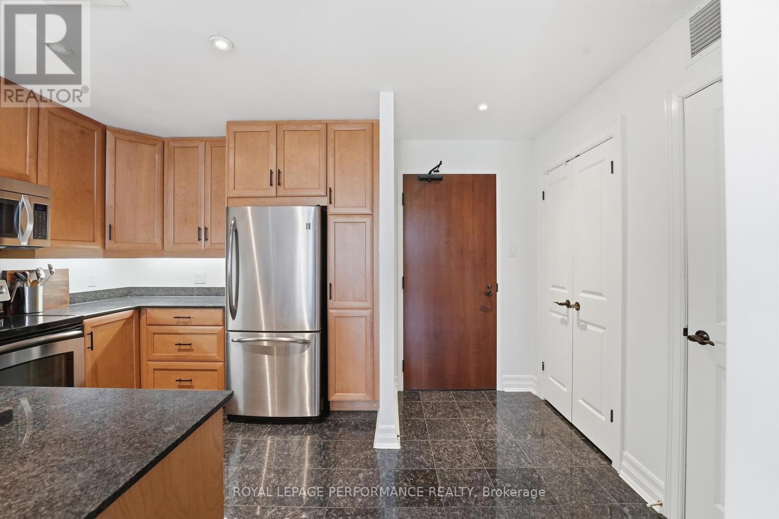 312 - 320 Mcleod Street, Ottawa, Ontario  K2P 1A3 - Photo 4 - X13475584