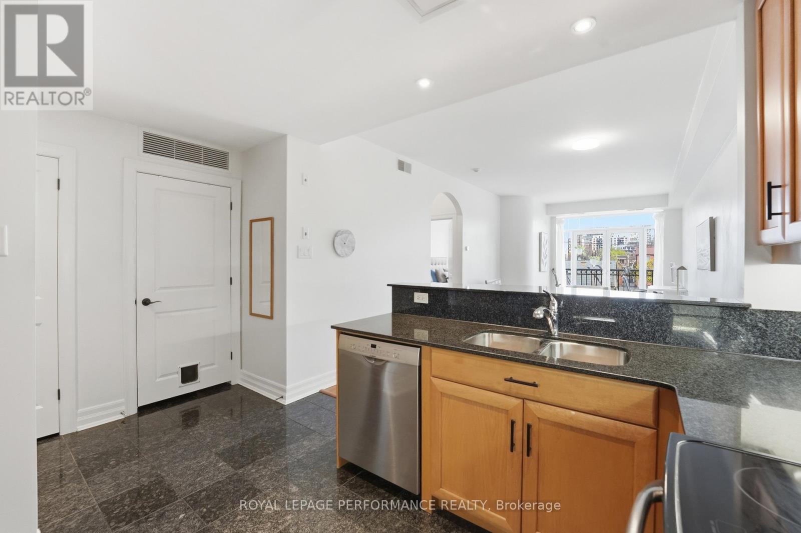 312 - 320 Mcleod Street, Ottawa, Ontario  K2P 1A3 - Photo 8 - X13475584