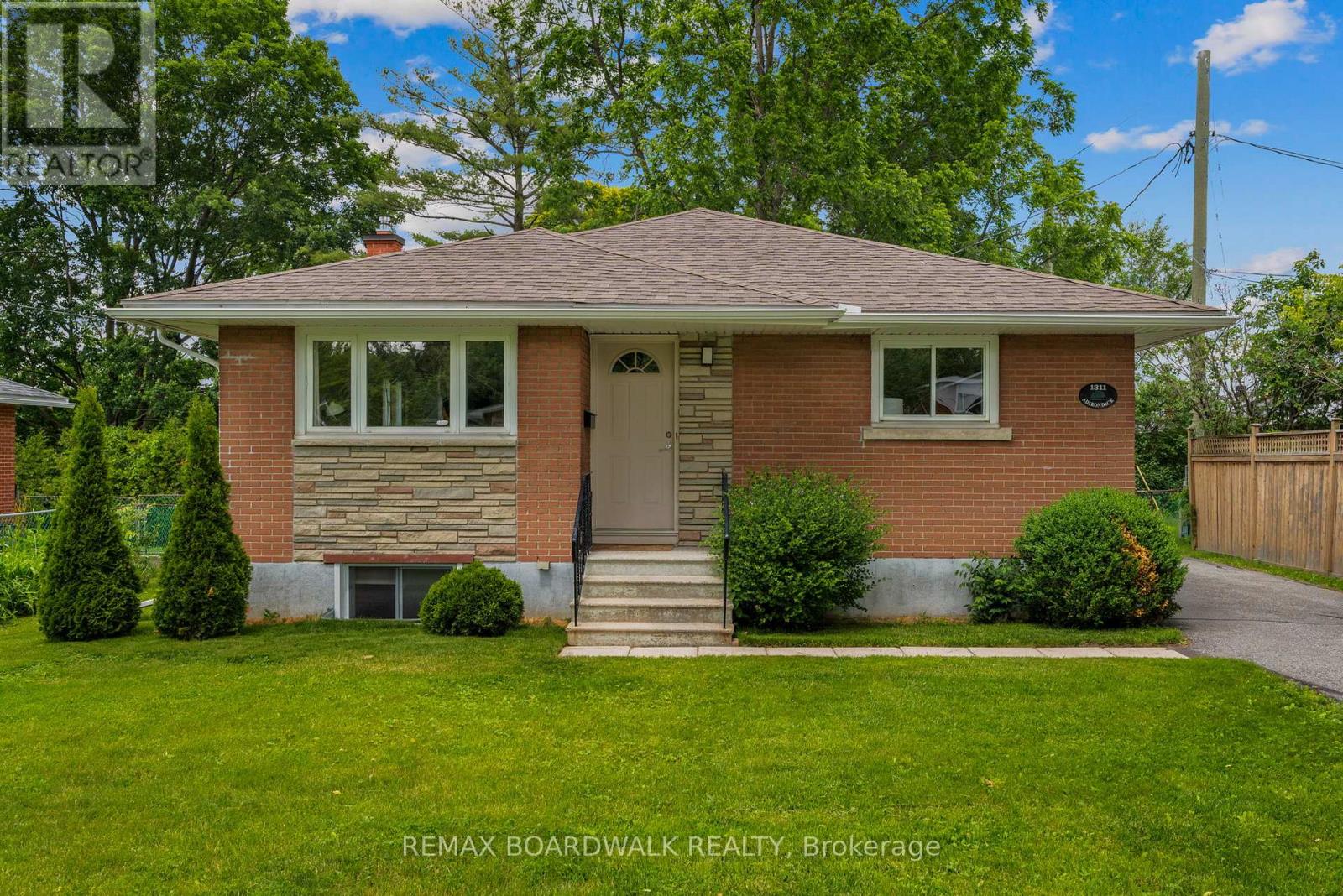 1311 ADIRONDACK DRIVE, Ottawa, Ontario