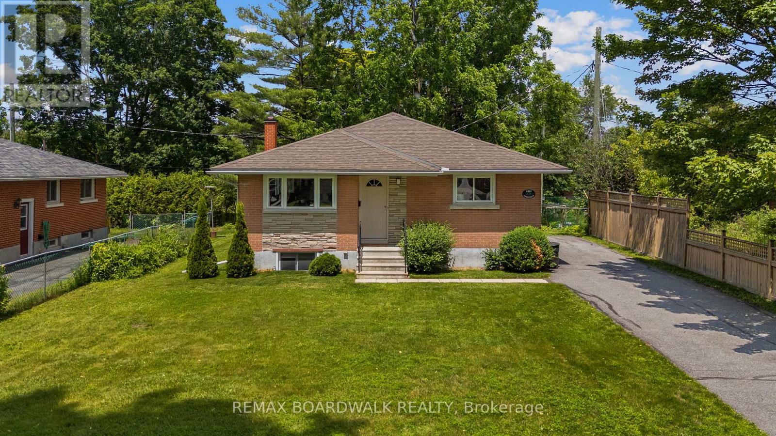 1311 Adirondack Drive, Ottawa, Ontario  K2C 2V7 - Photo 3 - X13475638