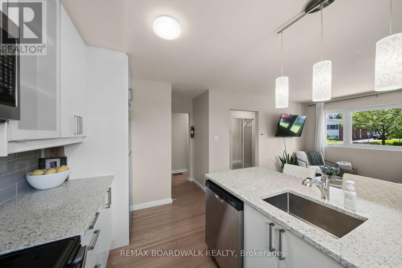 1311 Adirondack Drive, Ottawa, Ontario  K2C 2V7 - Photo 7 - X13475638