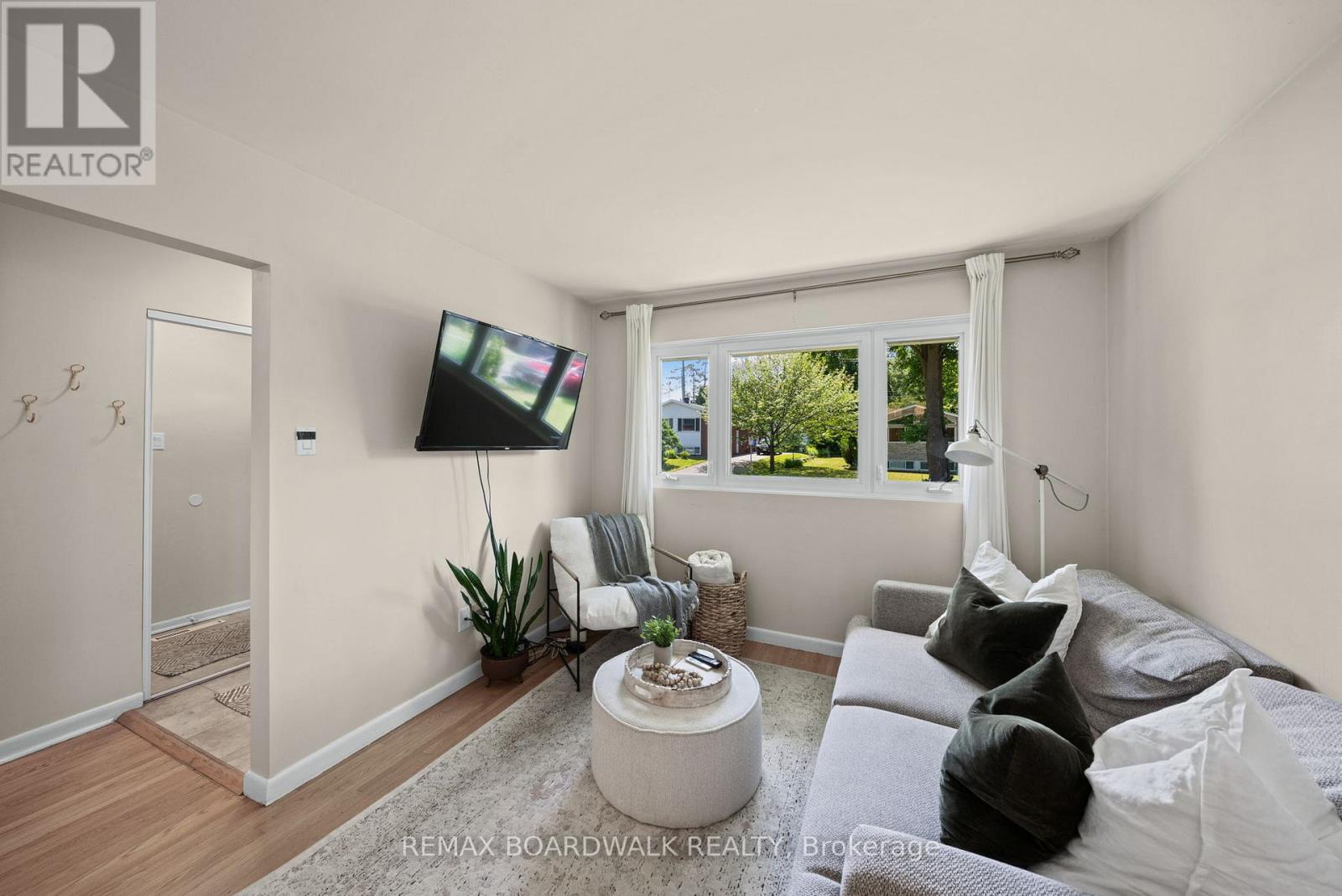 1311 Adirondack Drive, Ottawa, Ontario  K2C 2V7 - Photo 8 - X13475638