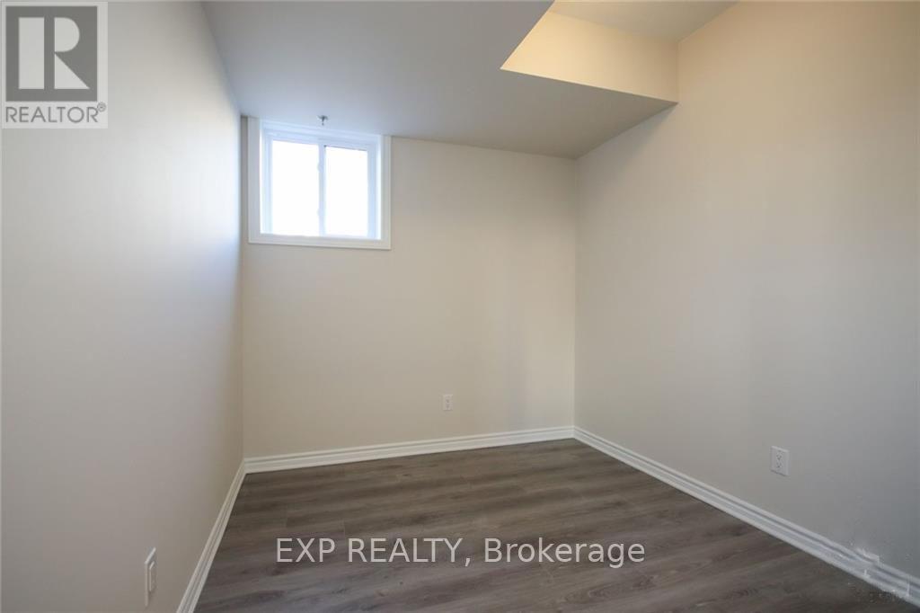 808 Mikinak Road, Ottawa, Ontario  K1K 5A5 - Photo 13 - X13475716